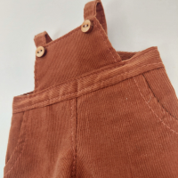 Sztruksowe ogrodniczki orzechowe