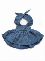 Sukienka - fartuszek z haftowanym wzorem